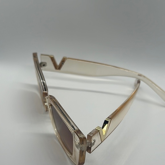 Chic Beige Rectangle Sunglasses with V Detail - Trendy Fashion Shades main image 16